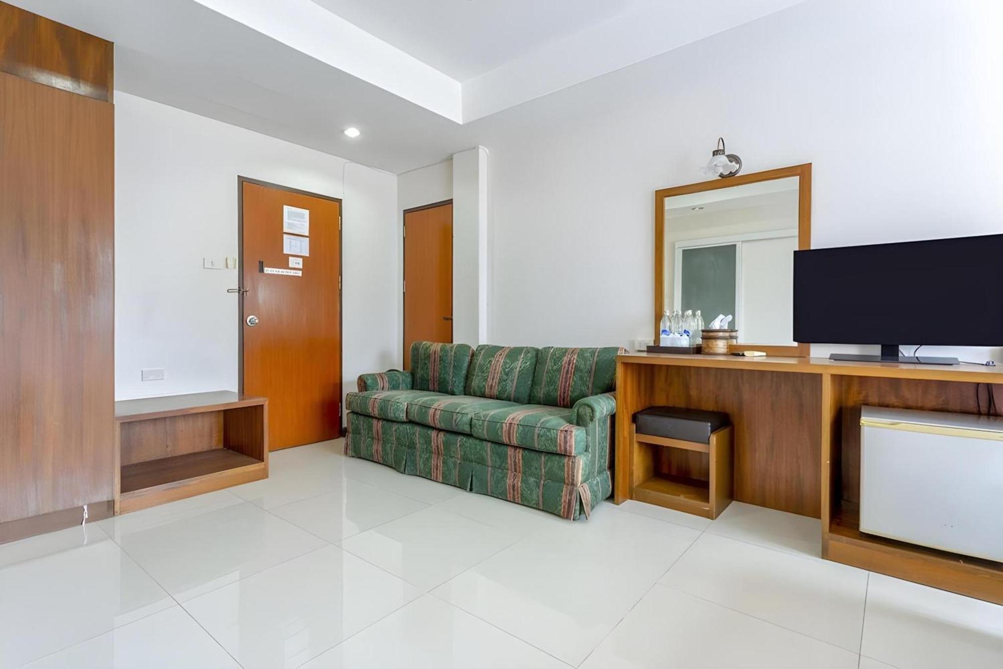 Super Oyo 1096 Winner Inn Hotel Чиангмай Экстерьер фото