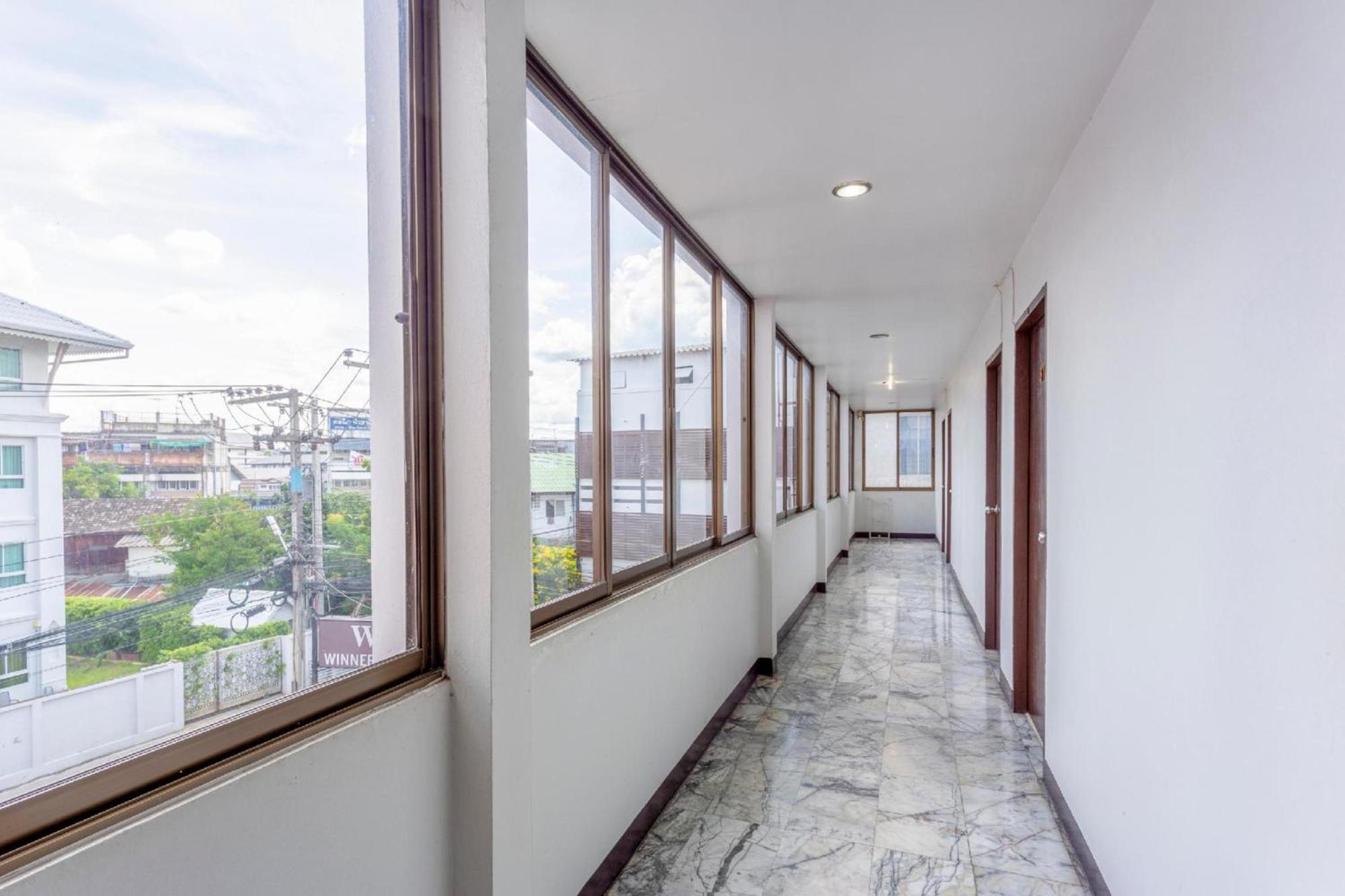 Super Oyo 1096 Winner Inn Hotel Чиангмай Экстерьер фото