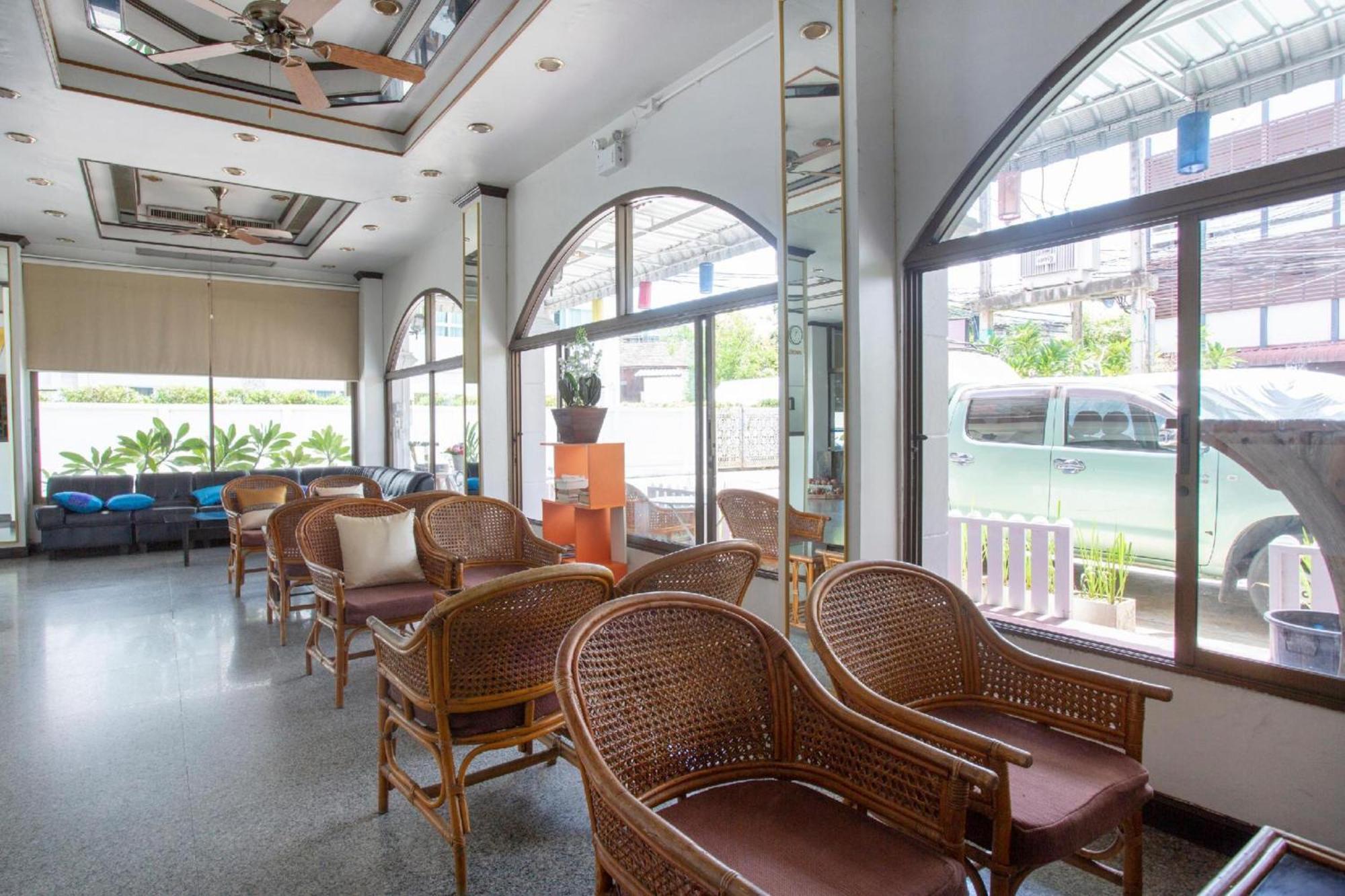 Super Oyo 1096 Winner Inn Hotel Чиангмай Экстерьер фото